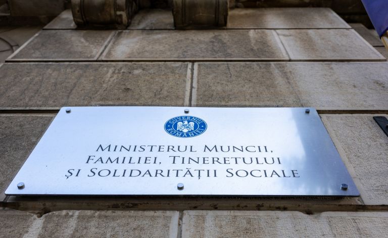 Salariul de bază minim brut pe ţară garantat în plată se majorează la 4.325 lei lunar